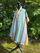 Mountains Ledge Woven Shawl